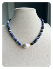 Load image into Gallery viewer, Pearl Center necklace