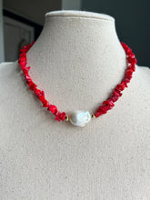Load image into Gallery viewer, Pearl Center necklace