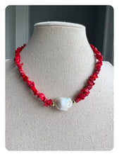 Load image into Gallery viewer, Pearl Center necklace