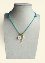 Load image into Gallery viewer, GLDFish Necklace
